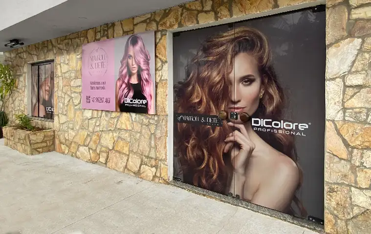 Recepção-Adesivo-Perfurado-e-Placa-ACM-DiColore